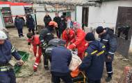 На Луганщині надзвичайники врятували жінку зі смертельної пастки 
