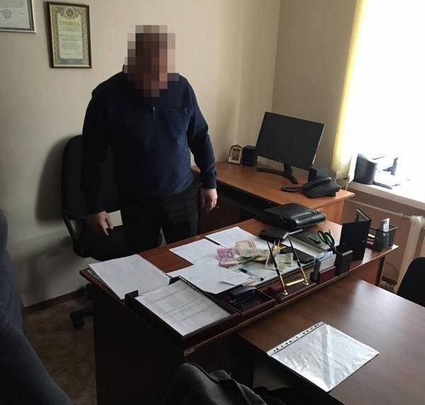 В Краматорске чиновник требовал взятку за установление