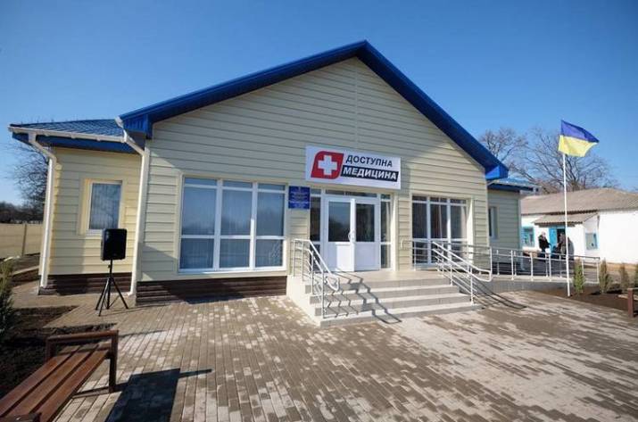 У селищах Петрівське і Темрюк завершилося будівництво двох нових амбулаторії загальної практики-сімейної медицини. Про це на своїй сторінці у Фейсбуці повідомив голова Донецької обласної військово-цив