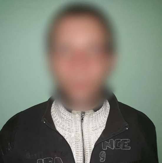 Правоохранители Мариуполя задержали подозреваемого в изнасиловании пожилой женщины. Об этом на своей странице в Фейсбуке сообщает заместитель главы полиции Донецкой области Артем Кисько.