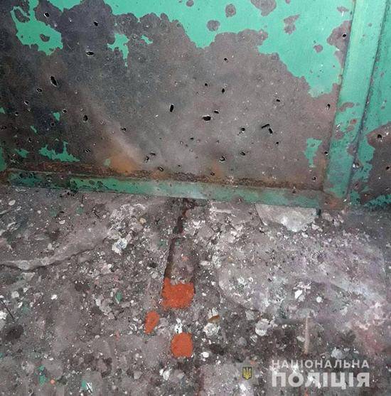 В с. Верхнеторецкое местный житель из-за обстрелов получил осколковые ранения. Об этом сообщает Отдел коммуникации полиции Донецкой области.