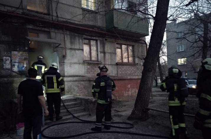 Вчера, 31 марта, в 19:10 в Службу спасения поступило сообщение о пожаре в подвале пятиэтажного жилого дома в Северодонецке по пр-ту Химиков, 21.