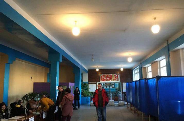 Центральная избирательная комиссия опубликовала результаты проведения первого тура президентских выборов в регионах Украины.