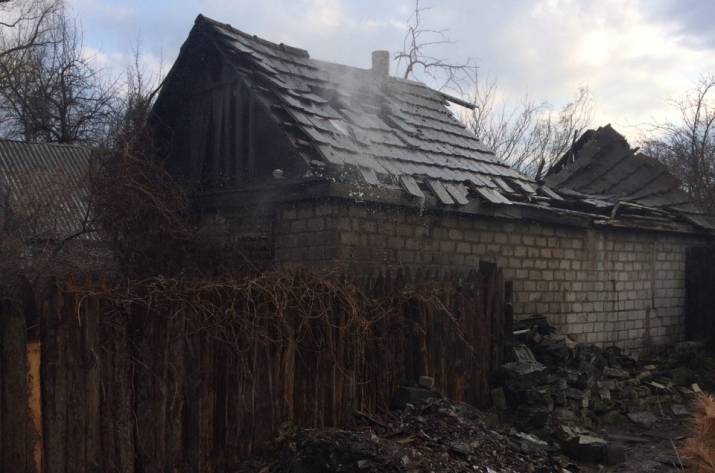 2 апреля в 16:59 в Службу спасения поступило сообщение о пожаре в Кременной, в переулке Кочетова.