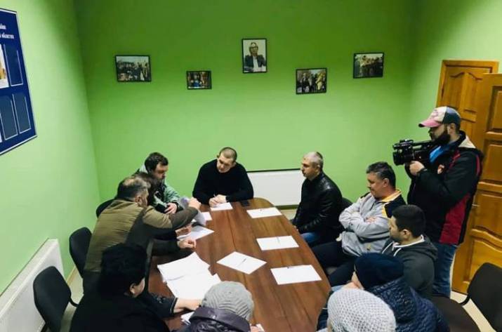 Четверо депутатов Рубежанского городского совета и представители правозащитных организаций пришли с коллективным обращением по поводу нарушений прав жителей города в офис омбудсмана Украины в Лисичанс