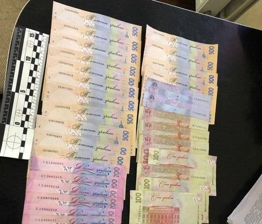 Служба безопасности Украины раскрыла деятельность преступной группы, вымогавшей деньги у жителей Северодонецка и Лисичанска. Об этом сообщает пресс-центр ведомства.