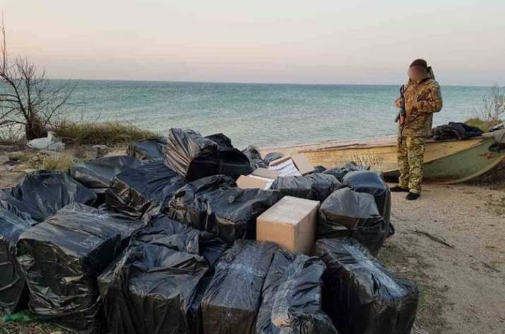 Военная прокуратура Объединенных сил совместно с полицией и пограничниками задокументировала преступную схему противоправного перемещения на катерах через акваторию Азовского моря с неподконтрольной ч
