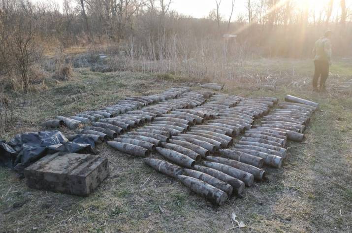 Сотрудники военной контрразведки СБУ совместно с военнослужащими группы разминирования инженерного подразделения оперативно-тактического группировки «Север» на территории неработающего кемпинга турист