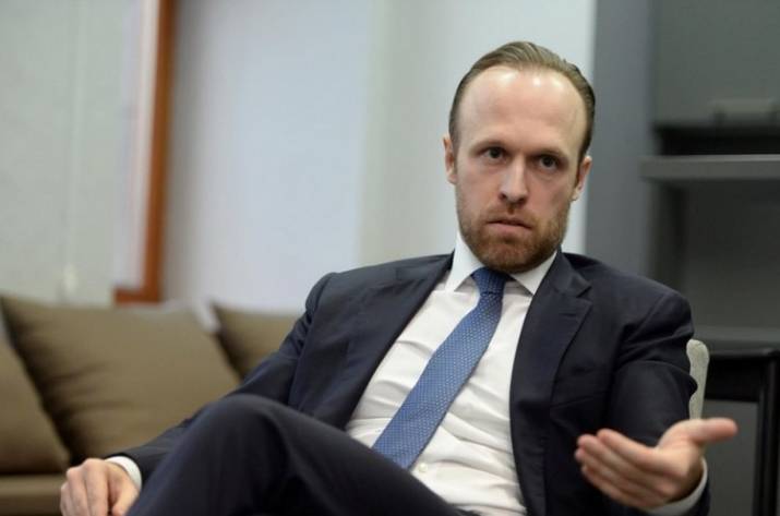 Глава государства Петр Порошенко уволил заместителя главы Администрации Президента Алексея Филатова. Об этом ссылаясь на свои источники в АП сообщают агентство