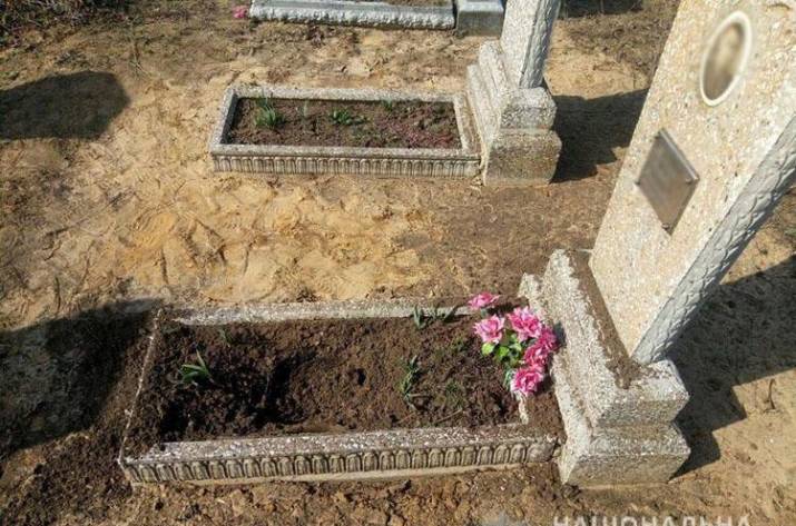 В Ясиноватском районе из-за взрыва неизвестного боеприпаса пострадала женщина. Об этом сообщает Покровский отдел полиции Донецкой области.