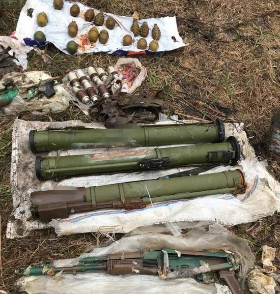 На Луганщине сотрудники СБУ совместно с Нацполицией и пиротехнической службой ГСчС обнаружили значительный арсенал с военными средствами поражения. Об этом сообщает пресс-центр ведомства.