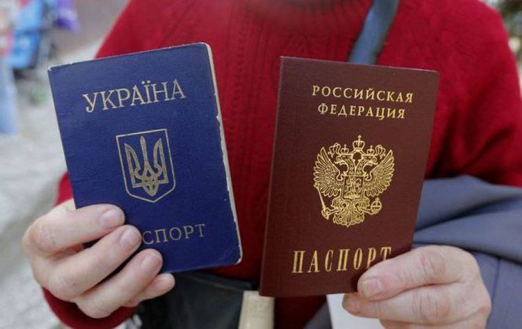 Правозащитники заявляют о реализации на оккупированной территории программы по выдаче российских паспортов. Об этом на своей странице в Фейсбуке сообщает