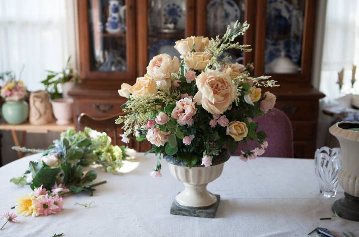 искусственные цветы в интерьере