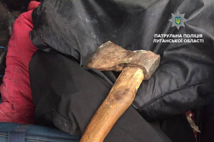 Вчера утром жительница Северодонецка обнаружила в подъезде окровавленного мужчину, который просил о помощи, и сразу позвонила в полицию.