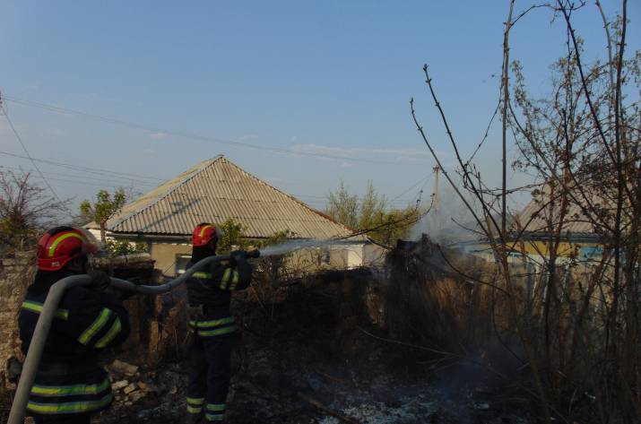 Вчера, 23 апреля, в 17:26 в Службу спасения поступило сообщение о возгорании сухой травы вблизи жилых домов по ул. Гетьманская в Лисичанске.