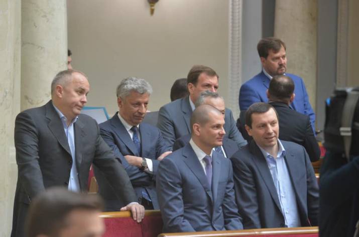 Сегодня, 25 апреля Верховная Рада приняла языковой закон, однако представители