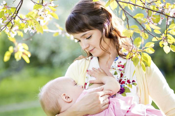 грудное вскармливание младенца