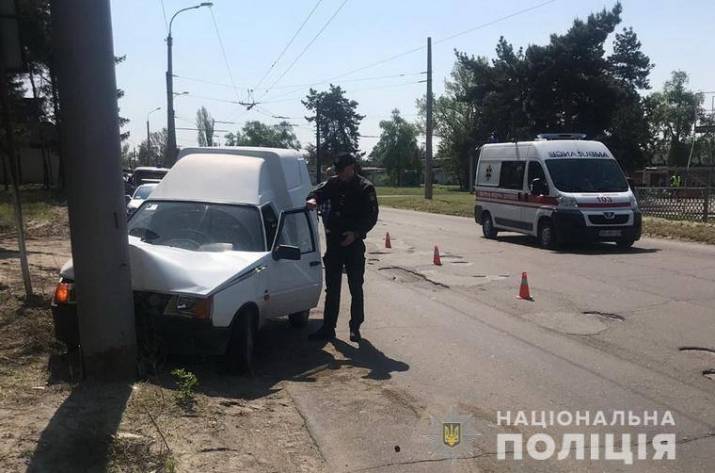 Вчера утром в Северодонецке водитель, создав аварийную ситуацию на дороге, в результате которой произошло ДТП, скрылся с места происшествия.