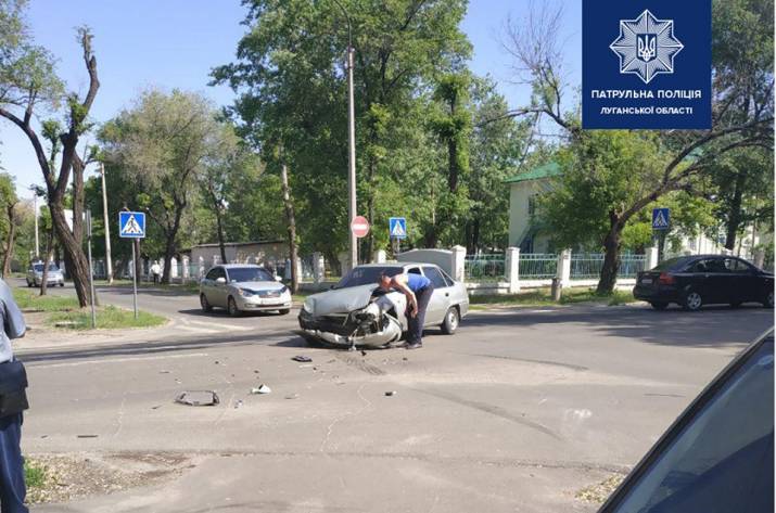 За минувшие сутки патрульные Луганщины выявили нетрезвых водителей, разыскали похищенный автомобиль и зафиксировали два ДТП.