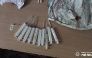 В ходе проведения санкционированного обыска квартиры по ул. В. Сосюры в Лисичанске, где живет 41-летний мужчина, полицейские обнаружили и изъяли 10 медицинских шприцев с остатками наркотической жидкос
