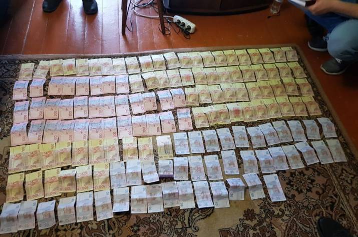 Співробітники військової прокуратури ООС, слідчі теруправління Держаного бюро розслідувань, розташованого у Краматорську, та співробітники Управління захисту економіки розкрили та припинили злочинну с