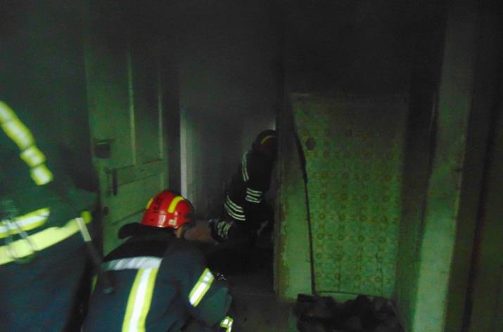 22 мая в 13:26 в Службу спасения «101» поступило сообщение о том, что горит жилой дом в Лисичанске по ул. Ермака. Об этом сообщает пресс-центр ГСЧС в Луганской области.