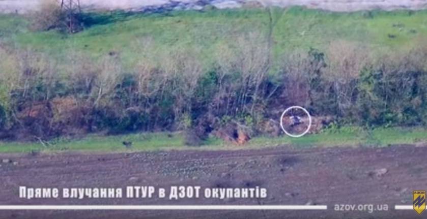 Полк «Азов» продолжает наносить сокрушительные удары оккупантам. Соответствующее видео появилось на официальном канале «AZOV media» в Youtube.