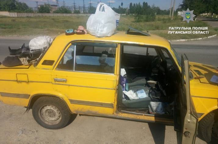 28 мая, около 14:00 в Рубежном инспекторы заметили автомобиль ВАЗ 2106, водитель которого нарушал правила дорожного движения.