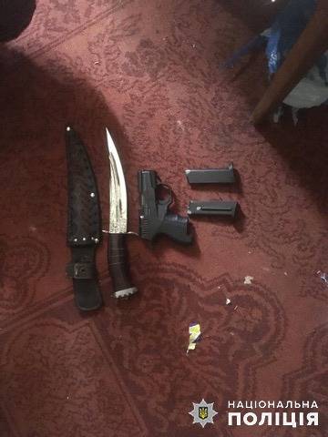 Вчера, 3 июня, сотрудники Старобельского отдела полиции выявили у жителя с. Светлое оружие и коноплю. Об этом сообщает пресс-служба ведомства.