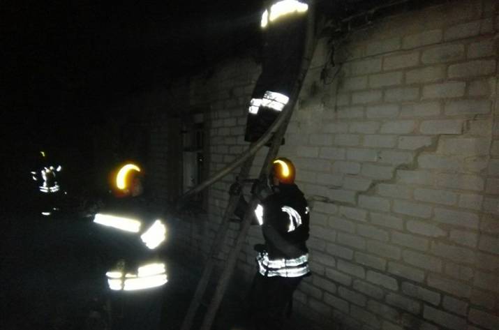 Вчера, 4 июня, в 22:54 в Службу спасения «101» поступило сообщение о том, что по ул. Украинская в Лисичанске горит хозяйственная постройка на частном дворе.