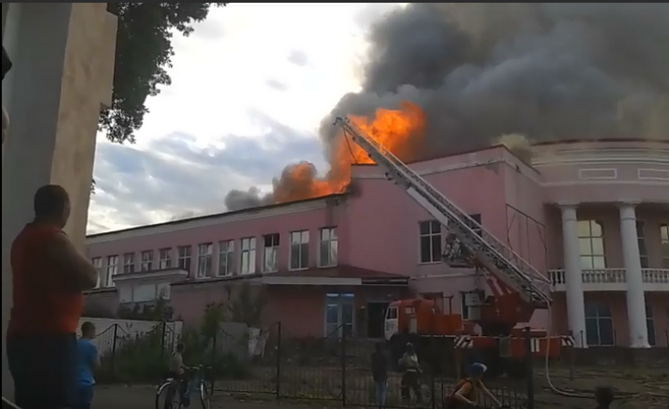 Кадиевка кинотеатр