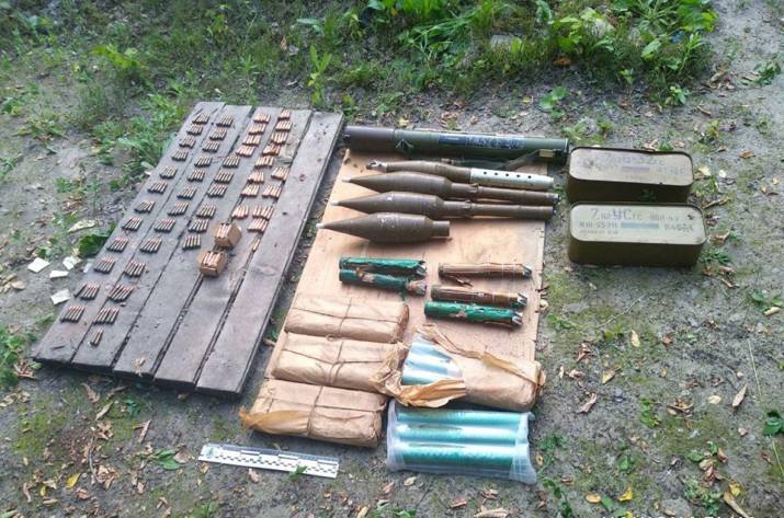 Оперативники Управління карного розшуку ГУНП та Новоайдарського відділу поліції разом із співробітниками СБУ в ході проведення оперативно-розшукових дій у районі с. Денежникове Новоайдарського району