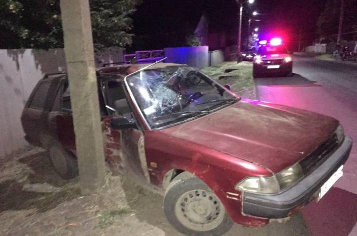 Вчера, 10 июня, примерно в 21.50 на ул. Чкалова в пос. Подгоровка Старобельского района произошла авария, в результате которой телесные повреждения получили водитель и четверо несовершеннолетних пасса