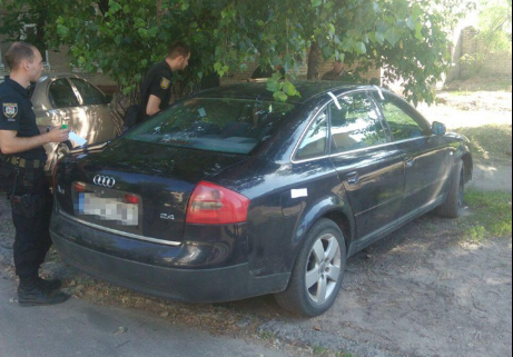 Сегодня, 12 июня, утром патрульные остановили AUDI A6 на иностранных номерах за нарушение правил дорожного движения, который двигался по улице Лисичанский в Северодонецке.