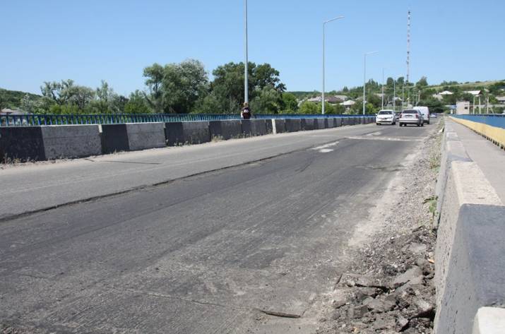 По просьбе местных жителей, депутатов различных уровней и местных властей, Служба автомобильных дорог в Луганской области сделала все необходимое для организации проведения работ на Старобельском мост