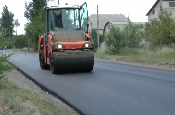 Ремонт асфальтобетонного покрытия дороги по ул. Трудовая в Рубежном был начат в 2018 году за счет средств субвенции из государственного бюджета. В связи с тем, что финансирование работ осуществлялось 