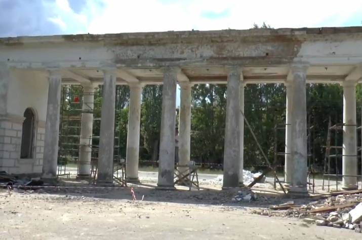 13 июня в Рубежном на территории городского парка состоялось совещание по проведению его реконструкции. Об этом сообщает пресс-служба горсовета.