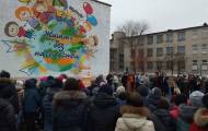 Как вместо авторского мурала на рубежанской школе появилась картинка из интернета