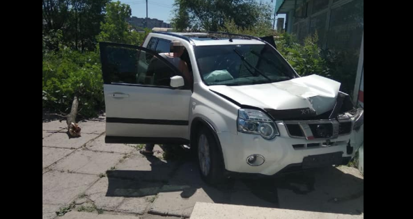 Вчера, 17 июня, утром на улице Науки в Северодонецке произошло ДТП с участием Nissan X-Trail.