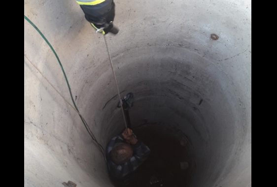 Вчера, 17 июня, в 5:49 в Службу спасения «101» поступило сообщение о том, что по ул. Заречная в Попасной в колодец упал мужчина и не может оттуда выбраться.