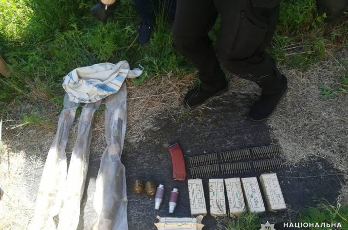 Проверяя оперативную информацию о 35-летнем мужчине, который находится в розыске СБУ по подозрению в совершении правонарушения, предусмотренного статьей 258 УК Украины (Создание террористической групп