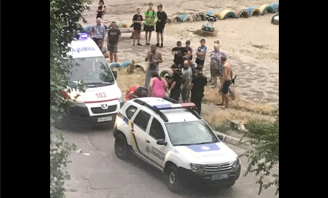 На ул. Курчатова в Северодонецке произошла авария. Об этом сообщают пользователи Facebook в местном паблике.