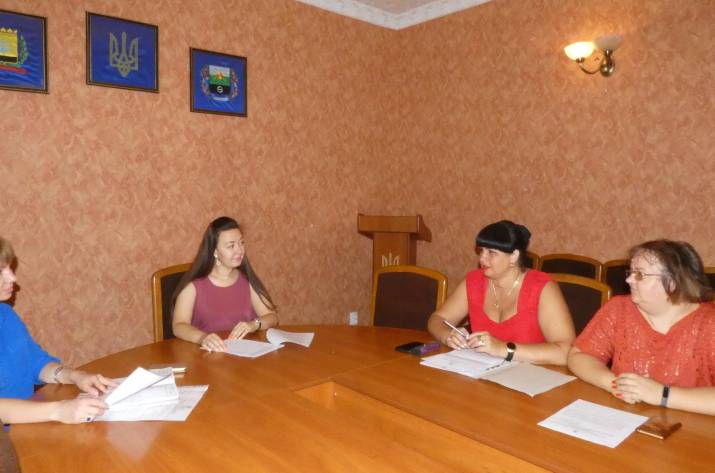 Сегодня, 26 июня, в Бахмутской райгосадминистрации прошло очередное заседание районной комиссии по вопросам назначения (восстановления) социальных выплат внутренне перемещенным лицам.