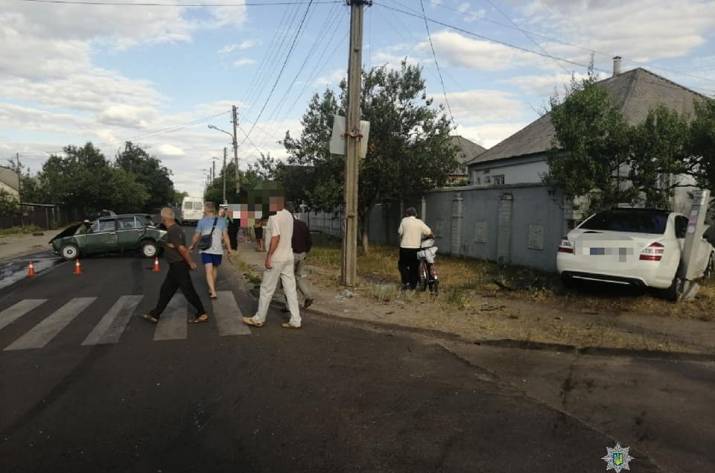 Вчера, 29 июня, вечером на перекрестке улиц Б. Хмельницкого и Иванова произошло ДТП с пострадавшими.