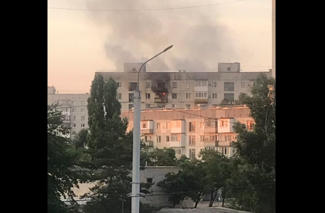 «У кого-то утро началось не с кофе», - написал пользователь Facebook Сергей Кора в одной из местных групп и опубликовал соответствующее фото пожара.