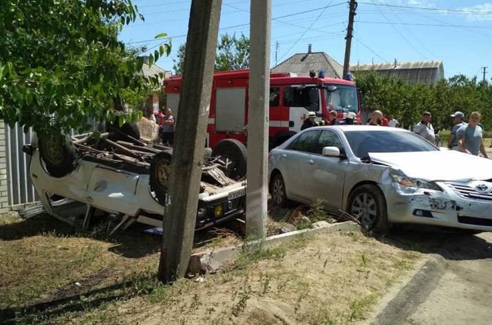 7 июля, около 12:30 в Рубежном, на перекрестке ул. Богдана Хмельницкого – Иванова произошла авария. Об этом очевидцы сообщают в соцсетях.