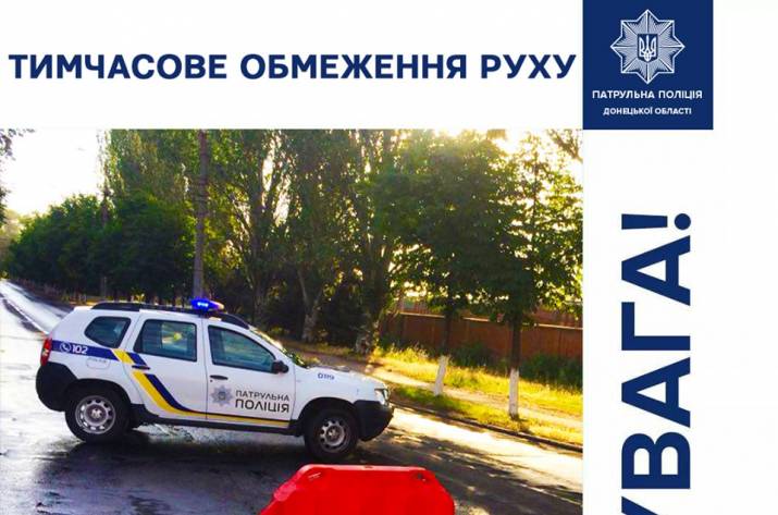 В связи с сообщением о заминировании здания Академии полиции в Мариуполе, происходит эвакуация людей и перекрытие дорожного движения до приезда взрывотехников.