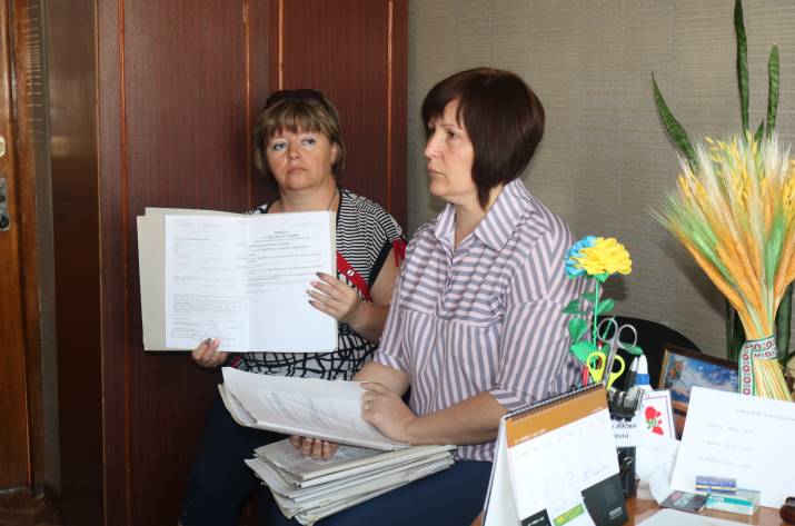 Сегодня, 10 июля, заместитель председателя Сватовской райгосадминистрации Анна Лемешко провела заседание комиссии по рассмотрению вопросов о назначении (восстановлении) социальных выплат внутренне пер