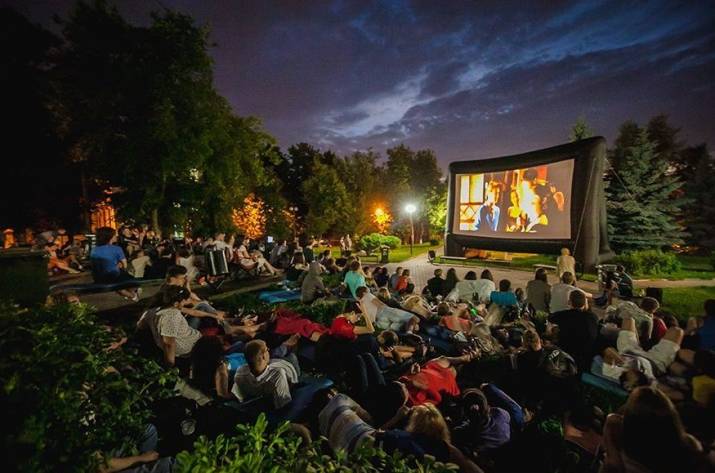 кинотеатр под открытым небом
