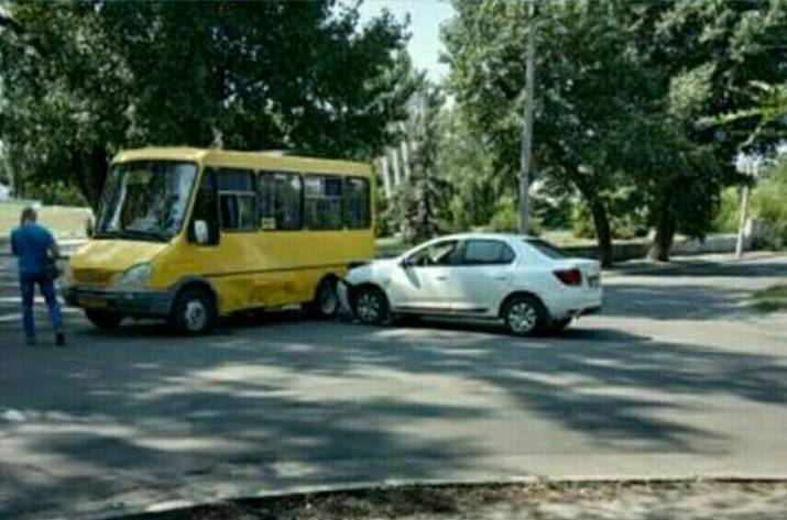 В Северодонецке снова случилось ДТП. Об этом сообщает в Instagram r.e.g.i.o.n_13.